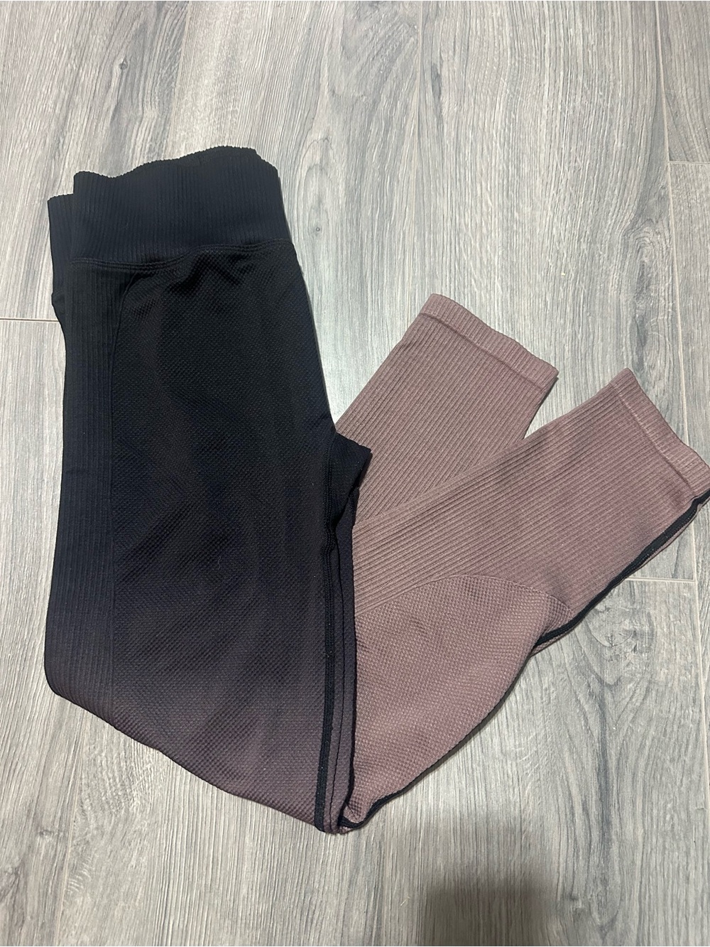 PINK Victoria's Secret Two-Tone Ribbed Leggings - Black & Mauve